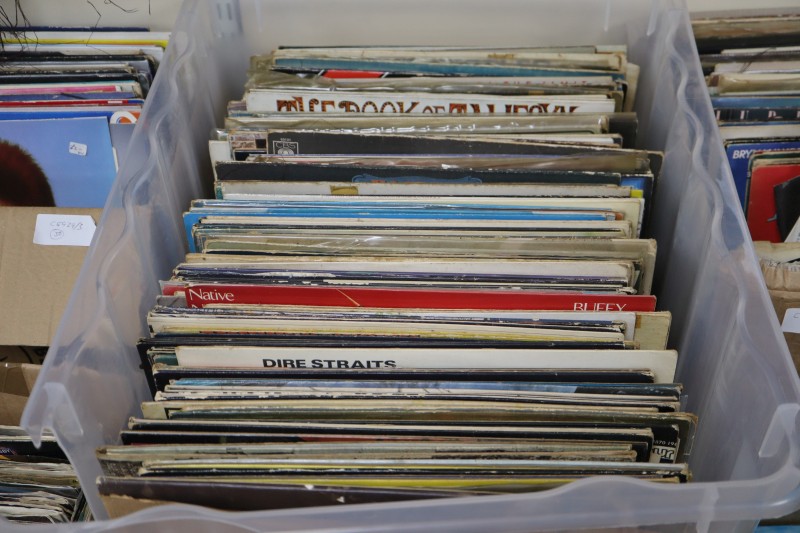 Box of appx 120 60s/70s Rock and pop Lps to include Led Zeppelin, Free, Bob Dylan, Fleetwood Mac etc